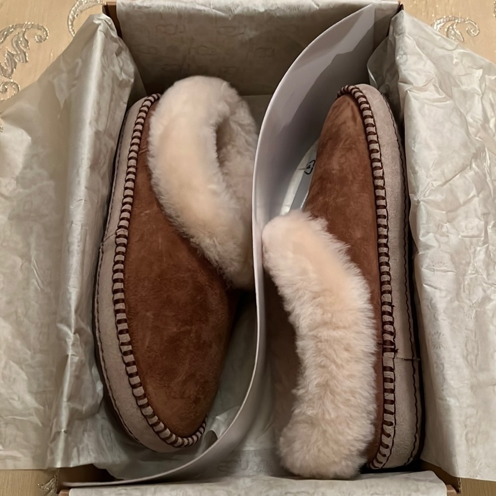 UGG Slippers Women’s Size 8 Brand New in Box